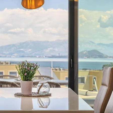 Moni's Place - Fresh Seaview