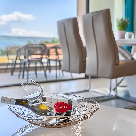 Moni's Place - Fresh Seaview Апартаменты *